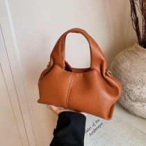 女性のためのニッチな デザイン のバッグ 2024 年の新しいクロスボディバッグ、ファッショナブルで多用途なハンドバッグ、女性のためのハイエンドショルダーバッグ