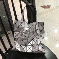 日本の幾何学的なバッグの女性の 2024 新ファッションショルダーバッグ通勤シックスゲート大容量トートバッグダイヤモンドハンドバッグ