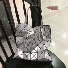 日本の幾何学的なバッグの女性の 2024 新ファッションショルダーバッグ通勤シックスゲート大容量トートバッグダイヤモンドハンドバッグ