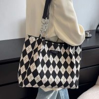 大容量バッグ女性のための 2024 新しいファッション多用途ニッチデザインキャンバス韓国の小さなショルダーバッグクロスボディバッグ