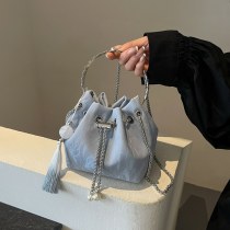 女性のための手持ちの小さなバッグ夏の新しいスタイルのファッショナブルな チェーン クロスボディバッグ通勤バケットバッグ