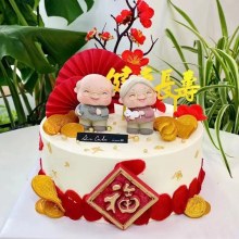 ハッピーバースデーの装飾カードインサートと、誕生日の星、梅の花、長寿のキャラクターの対句が入ったファンが50枚入っています。