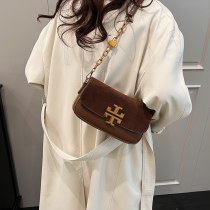 フレンチニッチ 2024 新しいバッグ秋と冬のレトロなシングルショルダー脇の下ハイファッションクロスボディバッグシンプルな小さなスクエアバッグ