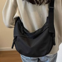 今年の人気のオックスフォード布バッグクロスボディバッグ女性のための 2024 新しいカジュアルシングルショルダー学生クラスの通勤団子バッグ