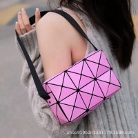 新しいキューピッドバッグ、ファッショナブルでクリエイティブな幾何学的なカットのひし形スクエアバッグ、トレンディな軽量ショルダーバッグ