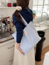 ストライプのコントラストカラーの小さな新鮮なキャンバスバッグ大容量クラスの通勤バッグ高見え ショルダー トートバッグ