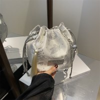 女性のためのタッセルシングルショルダークロスボディバッグ 2024 夏新しい多用途チャイナバケットバッグ女性のため