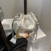女性のためのタッセルシングルショルダークロスボディバッグ 2024 夏新しい多用途チャイナバケットバッグ女性のため