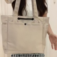 通勤大容量トートバッグ 2024 新しい大学生クラスブックフラットバッグナイロン布ポータブルショルダーバッグ