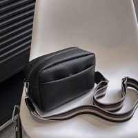 流行の女性のバッグ新しいファッションカジュアル無地クロスボディ小さなバッグ女性のワイドショルダーストラップショルダーバッグ小さな正方形のバッグ