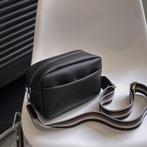 流行の女性のバッグ新しいファッションカジュアル無地クロスボディ小さなバッグ女性のワイド ショルダーストラップ ショルダーバッグ小さな正方形のバッグ