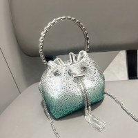 ヨーロッパとアメリカのレディースバッグ、ホットダイヤモンドハンドバッグ、ハンドバッグ、チェーンショルダーバッグ、メタルリングディナーバッグ、バケットバッグ