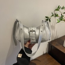 人気のシングルショルダー脇の下バッグ 2024 春の女性の通勤ファッションの質感今年の外国風レトロな無地の女性のバッグのトレンド