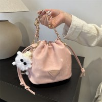 ソリッドカラーのシンプルなファッション韓国巾着小さなバッグ女性 2024 春の新多用途インクロスボディバッグバケットバッグ