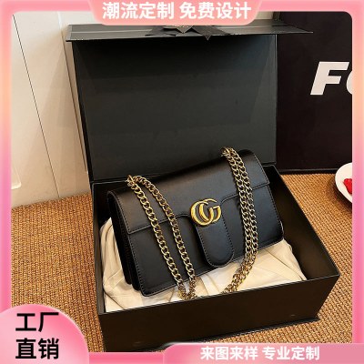 女性のための小さな正方形のバッグ 2024 新しいファッション多用途チェーンバッグレトロニッチな外出メッセンジャーバッグシングルショルダークロスボディバッグ