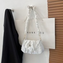 プリーツ脇の下バッグ、トレンディなウエスタンスタイル、多用途チェーン2024新しい夏の小さなショルダーバッグ