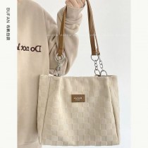 女性のための大容量バッグ 2023 新しいニッチ デザイン 学生クラスの通勤トートバッグハイエンドシングルショルダークロスボディバッグ