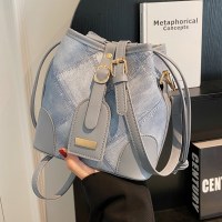 女性のための小さなバッグ 2024 新しいファッションホットスタイルシングルショルダークロスボディバッグ高品質ニッチデザイン菱形バケットバッグ