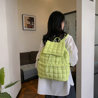 ダウン ナイロン バックパック 大容量 新しい通勤 韓国風 プリーツ 韓国風 シンプル トレンド 軽量