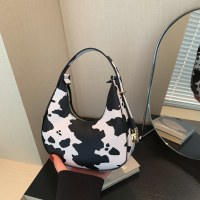 パーソナライズされたファッションインターネットセレブハンドバッグ 2024 春夏ニッチデザイン多用途インワンショルダー脇の下バッグ団子バッグ女性のための
