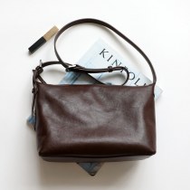シンプルでリラックスした第一層ベジタブルタンニンなめし牛革団子 本革 バッグ、多用途のカジュアルショルダークロスボディバッグ
