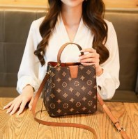 女性のためのバケットバッグ 2024 新しい通勤者大容量ハイエンドニッチ超人気シングルショルダークロスボディバッグ
