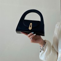 ハンドバッグ女性の新しい半円形ショルダーバッグ多用途通勤レトロロックメッセンジャーバッグトレンディ
