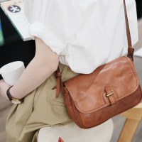 2024 新スタイル通勤小さな正方形バッグ本革レトロクロスボディバッグ女性のための牛革シングルショルダー日本の郵便配達員バッグ女性のための