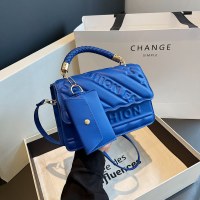 ソリッドカラーのマザーバッグ 2024 春夏の新スタイルのファッショナブルなショルダーバッグパーソナライズされたウエスタンクロスボディ小さなスクエアバッグ