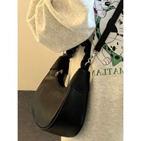 韓国ニッチデザインプリーツクラウドバッグ女性のための 2024 新しいカジュアルデザイン通勤ショルダークロスボディバッグトレンディな
