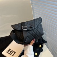 女性用の新しい刺繍菱形バッグ、クールでファッショナブルな無地のクロスボディバッグ、小さな正方形のバッグ、カジュアルで怠惰な女性用ショルダーバッグ