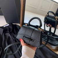 ソリッドカラーのシンプルな気質ハンドバッグ初秋の新しい多用途インシングルショルダークロスボディバッグ小さなスクエアバッグ韓国語版女性用
