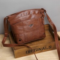 ソフトレザーの質感のバッグの女性のクロスボディ新しいファッションショルダーバッグシンプルなヨーロッパとアメリカのトレンディなレトロマルチポケット大容量