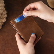 2024 新クレイジーホースレザー財布 メンズ 財布本革ヨーロッパとアメリカの牛カードクリップ盗難防止ブラシ美容マネークリップ卸売