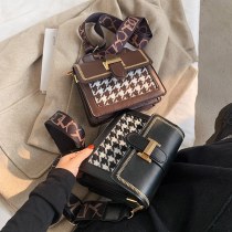 2024 新しい女性のバッグファッションレトロ トレンド 小さな正方形バッグ対照的な色シングルショルダークロスボディバッグイン外国スタイルバッグ女性のための