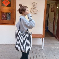 ストライプのレトロなショルダーバッグ、怠惰なスタイルの大容量キャンバスバッグ、ストリートショッピング用のファッショナブルでシンプルな女性用ショッピングバッグ