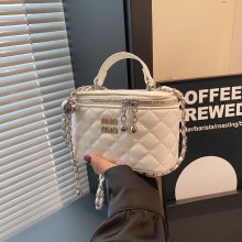 夏の新しい小さなボックスバッグ刺繍半型携帯電話バッグチェーンバッグファッショナブルな肩脇の下の女性のバッグトレンド
