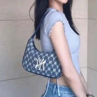 デニム脇の下バッグ、レトロな古い花が全体にプリント、韓国のニッチトレンディなブランドのクラシックな刺繍ファッションショルダーバッグ