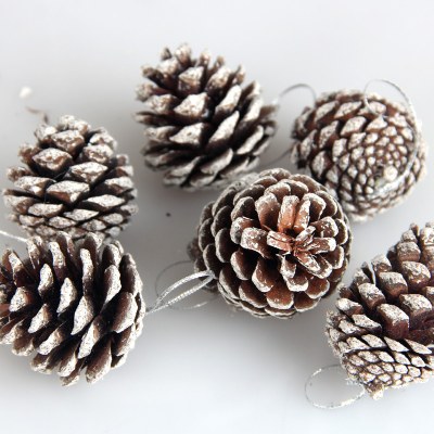 クリスマス装飾松ぼっくりクリスマスツリー装飾オリジナルカラー松ぼっくり 5 センチペンダントホワイトエッジ松ぼっくりペンダント