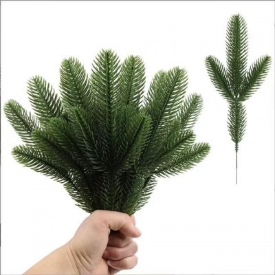 模擬松の木、ミニクリスマスツリー、三叉プラスチック松葉、クリスマス工芸品、松ぼっくりと松の木の組み合わせ