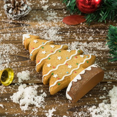 新しいジンジャーブレッドクリスマスツリーホリデーオーナメント家具クリスマスデスクトップ雰囲気装飾樹脂工芸品