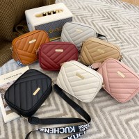 ロールストリップカメラバッグダイヤモンドクロスボディバッグ女性の新しい収納バッグショルダー携帯電話バッグ