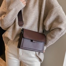女性のための新しい小さなバッグ 2023 春の新ファッションイン万能ワイドショルダーストラップ小さな正方形のバッグレトロシングルショルダークロスボディ