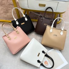 新しいハンドバッグ 2023 クラシックファッション二層ショルダーバッグ女性のニッチデザイン女性のクロスボディバッグ