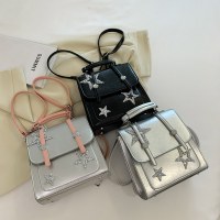 女性用の高級バッグ、インターネットセレブのスターフリップショルダーハンドバッグ、ファッショナブルで多用途な通勤用バックパック
