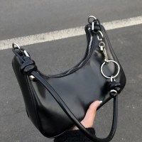 2024年の新しい夏スタイルのフレンチシンプルインクロスボディダンプリングバッグ、多用途、軽くて大人なデザイン、女性のためのホットガール脇の下バッグ