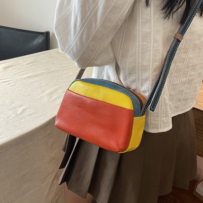 新しい本革レディースバッグ、ファッショナブルなソフトレザーバッグ、第一層牛革コントラストカラーシングルショルダークロスボディバッグ、女性用 携帯 電話バッグ