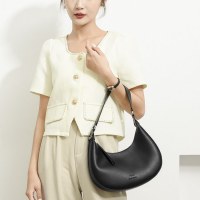 脇の下バッグ、半月バッグ、女性の新しいニッチデザインバッグ、トレンディな夏の三日月バッグ、ハンドバッグ