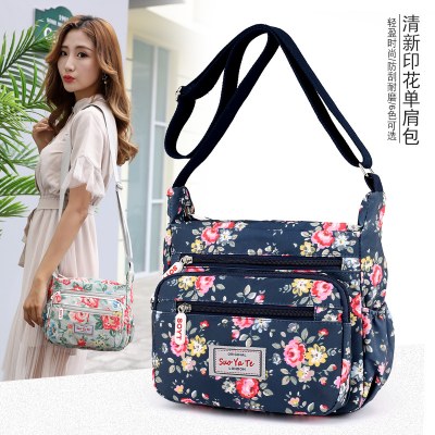 新しいエスニックスタイルの小さなバッグ女性のクロスボディバッグカジュアルファッションシングルショルダー花柄全国トレンド小さな正方形バッグ