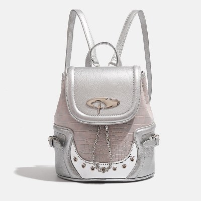 バックパック女性のシルバーピンクバックパックホットガールニッチ デザイン バックパック通勤チェーンバックパック女性